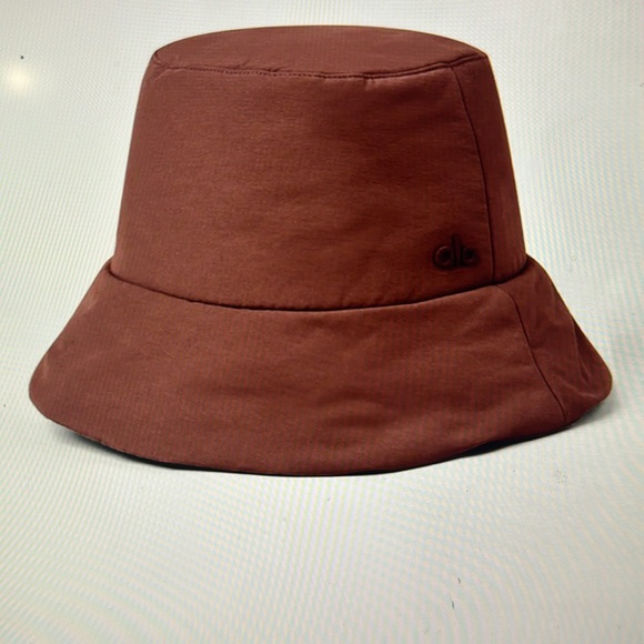ALO Yoga Good Shade Puffer Bucket Hat in chestnut
Brand new never worn - Picture 1 of 3